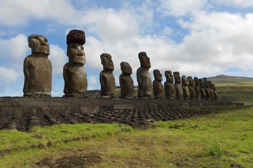 Tα πιο παράξενα αγάλματα στον κόσμο. Λύθηκε το μυστήριο με τα πέτρινα κεφάλια στο νησί του Πάσχα