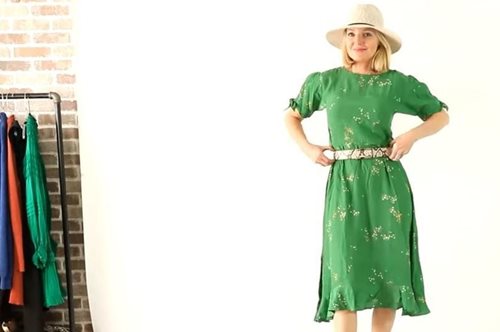 Μια YouTuber που έχει περάσει τα 40 σου λέει 11 τρικ για να μοιάζεις πιο αδύνατη στη στιγμή 