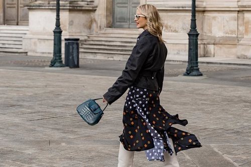 «6 λάθη στο ντύσιμο που σταμάτησα να κάνω όταν μετακόμισα στο Παρίσι»: Η μεταμόρφωση μιας μπλόγκερ