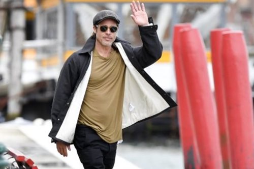 Η αλλόκοτη συμπεριφορά του Μπραντ Πιτ στη Βενετία έγινε viral στα social του πλανήτη