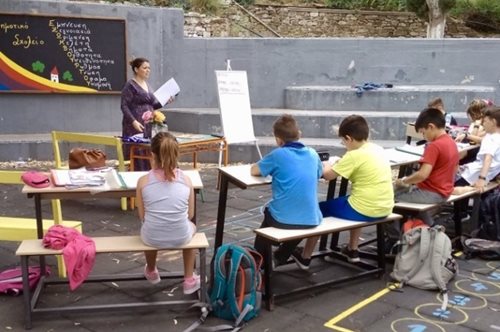 Το καλύτερο σχολικό μάθημα έγινε στην Τήνο. Η απλή αλλά εμπνευστική πρωτοβουλία μιας δασκάλας
