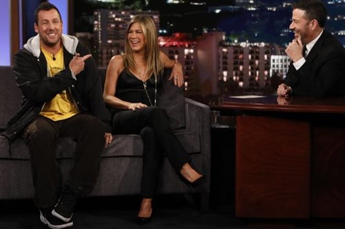 «Ήταν ένα μπαμ, σαν έκρηξη». Η Άνιστον θυμάται τη φορά που παραλίγο να πέσει το αεροπλάνο της