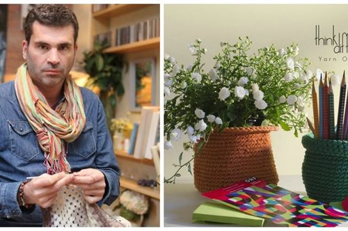 Ο Κωνσταντίνος έκλεισε το φροντιστήριο ξένων γλωσσών και έπιασε το βελονάκι