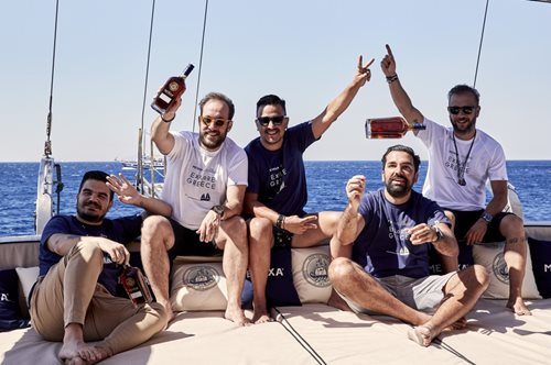 Ένα ιστιοπλοϊκό, με πλήρωμα 5 κορυφαίους bartenders από όλο τον κόσμο, σαλπάρει για την Κρήτη 