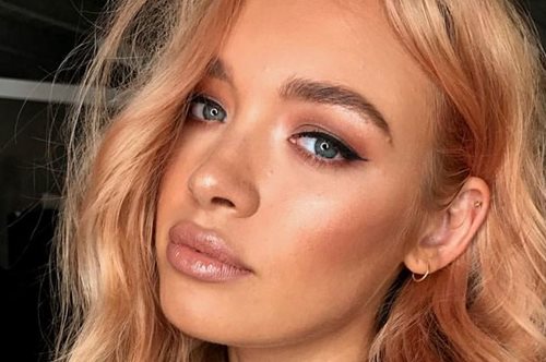 Το «άλλο» ξανθό: Η πιο cool απόχρωση στα μαλλιά, που χαρίζει λάμψη και ζεστασιά στο πρόσωπο