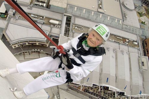 Η 101χρονη που έκανε καταρρίχηση: Αξιοθαύμαστοι άνθρωποι που αψηφούν τη βιολογική ηλικία τους