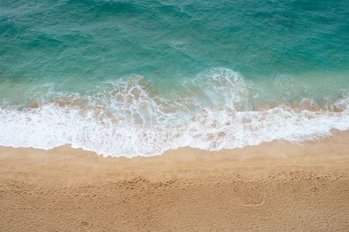 Η πρώτη smoke-free παραλία στην Ελλάδα είναι γεγονός. Ποια είναι, τι προβλέπει το νέο μέτρο