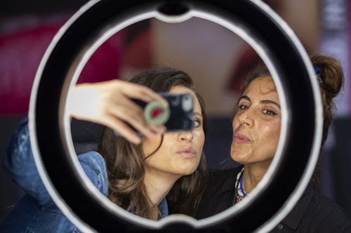 Οι αισθητικοί αναρωτιούνται γιατί συνεχίζουμε να χρησιμοποιούμε αυτό το προϊόν. Τι προειδοποιούν