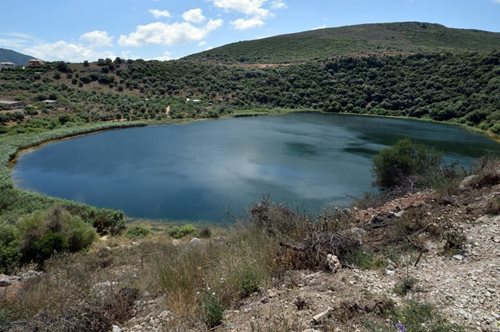 Η άγνωστη λίμνη της Ελλάδας που το όνομά της ακούγεται «εξωγήινο» -το ίδιο και η εικόνα της  