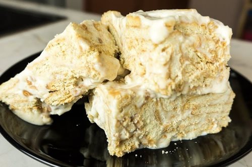 Λευκός κορμός ψυγείου με 3 υλικά, χωρίς έξτρα ζάχαρη: Ένα ξεχωριστό γλύκισμα