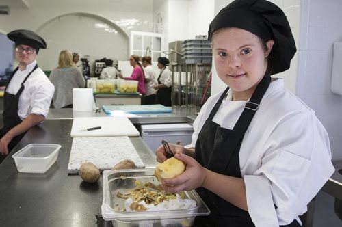Το μοναδικό εστιατόριο υψηλής γαστρονομίας στον κόσμο που εργάζονται αποκλειστικά ΑμεΑ