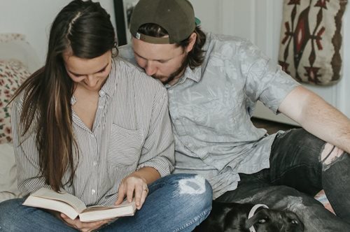 11 πράγματα που κάνουν τα ευτυχισμένα ζευγάρια πριν πάνε για ύπνο