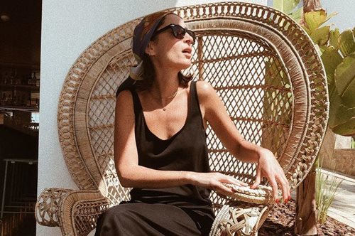 Ακαταμάχητα ρετρό: Βρήκαμε το κορυφαίο print του φετινού καλοκαιριού. Σε αυτή την απόχρωση