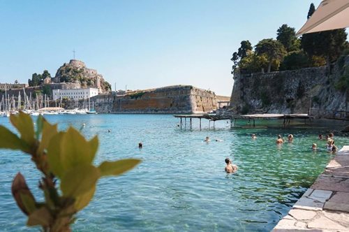 Πέρασα το πιο τροπικό μου μεσημέρι στο Imabari Lounge Bar&Resto, στην καρδιά της Κέρκυρας