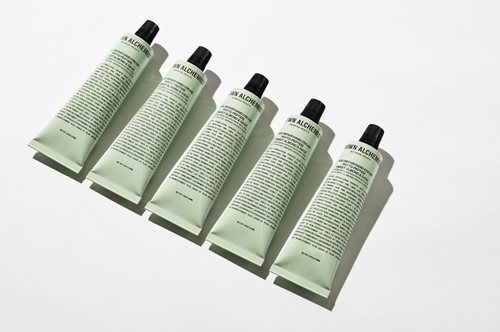 Μόλις ακούσαμε πρώτη φορά για ένα κορυφαίο brand καθαρής ομορφιάς που αποτοξινώνει την επιδερμίδα  