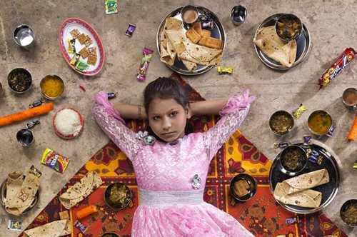 Τι τρώνε τα παιδιά; Η διατροφή τους σε όλο τον κόσμο, σε μια εντυπωσιακή σειρά φωτογραφιών