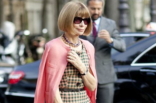 Δεν το κάνει ποτέ. H Άννα Γουίντορ μόλις έσπασε έναν από τους πιο αυστηρούς στιλιστικούς της κανόνες