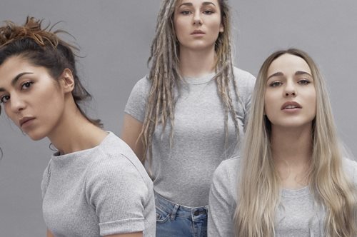 Η μπάντα-φαινόμενο: Παίζει Rihanna με τσέλο, μιξάρει χριστουγεννιάτικα με το τραγούδι του GoT