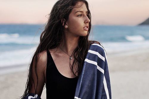 Βρήκαμε τα καλύτερα μαγιό της αγοράς στις καλοκαιρινές εκπτώσεις που μόλις ξεκίνησαν