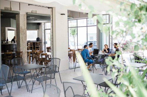 Πήγαμε στο ΦΙΤΑ στον Νέο Κόσμο και αποφασίσαμε ότι θα γίνει το νέο στέκι μας για φαγητό  