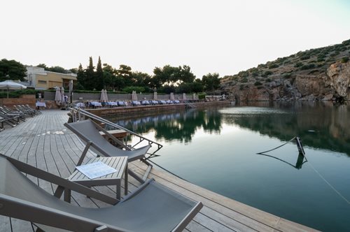 Το βράδυ που φάγαμε δίπλα στη λίμνη της Βουλιαγμένης και μάθαμε τα μυστικά της 