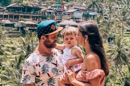 Ξεπερνά κάθε εμπόδιο. Νεφροπαθής κάνει τον γύρο του κόσμου με τη σύζυγό του και τον μικρό γιο τους