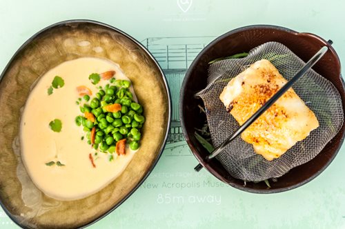 Δημιουργική κουζίνα κάτω από την Ακρόπολη σε μία από τις πιο «αθηναϊκές» ταράτσες της πόλης 