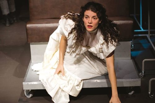 H Αντιγόνη Φρυδά θα ξαναγύριζε στην αναλογική εποχή για να της γράφει mixtapes ο αγαπημένος της