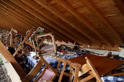 Τραγικές εικόνες από την ταβέρνα στη Χαλκιδική όπου σκοτώθηκαν ένα 8χρονο αγόρι και μια γυναίκα