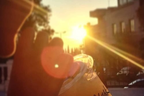 Μετατρέπει το σπίτι σε μπαράκι: Εφαρμογή φέρνει στην πόρτα σας τα κοκτέιλ που παραγγέλνετε