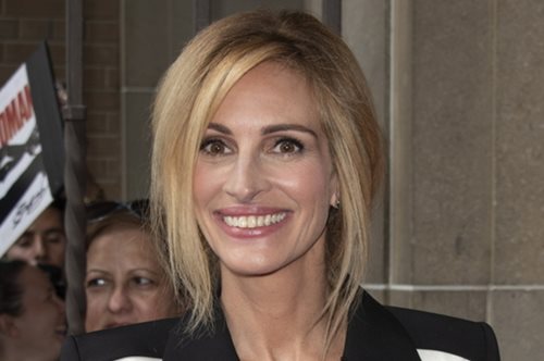 Λαμπερό πρόσωπο: Η Τζούλια Ρόμπερτς λατρεύει ένα προϊόν που έχουμε όλοι στην κουζίνα μας