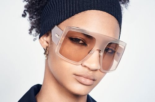 Τα νέα γυαλιά ηλίου του οίκου Dior αλλάζουν τη φόρμα και φέρνουν νέο ύφος στη γυναικεία εικόνα 