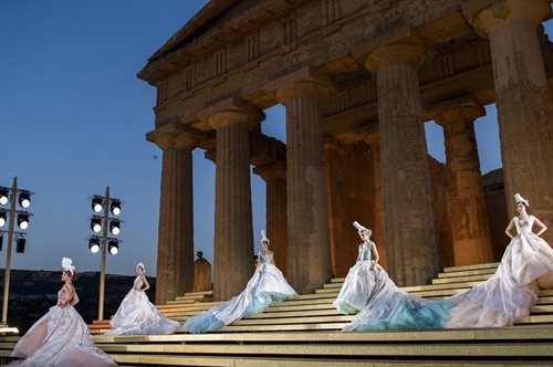 Επίκληση στο Δωδεκάθεο: Φόρος τιμής στη αρχαία Ελλάδα το φαντασμαγορικό σόου των Dolce & Gabbana 