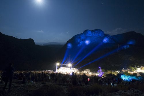 Όταν δύο χωριά της Κρήτης γίνονται το κέντρο του κόσμου για ολόκληρο τον Αύγουστο 