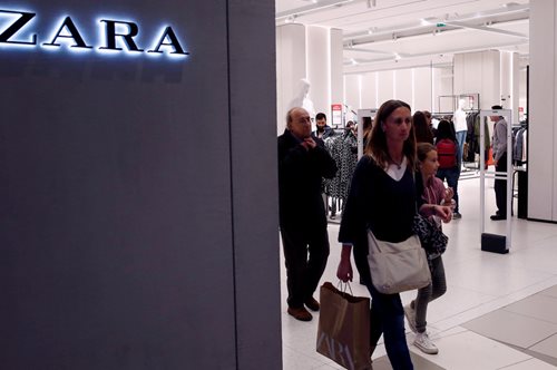 Ιστορική απόφαση. Η ανακοίνωση που μόλις έκαναν τα Zara αλλάζει τον τρόπο με τον οποίο ντυνόμαστε