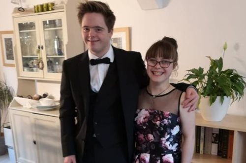 Ζευγάρι 16χρονων με σύνδρομο Down χρίστηκαν βασιλιάδες στον χορό αποφοίτησης του σχολείου τους