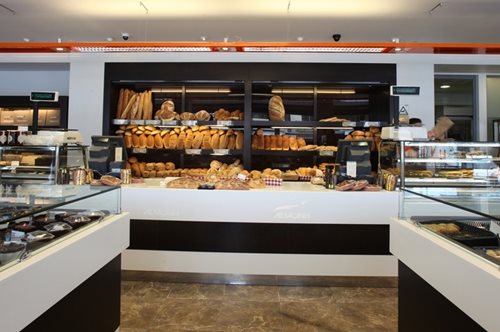 «Σαν φάροι μέσα στην απόγνωση»: Τα καταστήματα στη Χαλκιδική που στην κακοκαιρία έγιναν καταφύγια