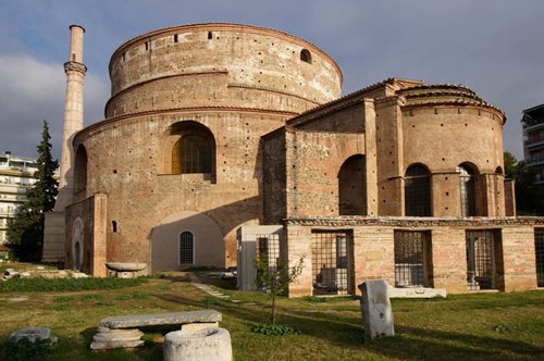 Χρειάστηκαν 20 ημέρες: Η Ροτόντα στη Θεσσαλονίκη καθαρίστηκε από τα γκράφιτι