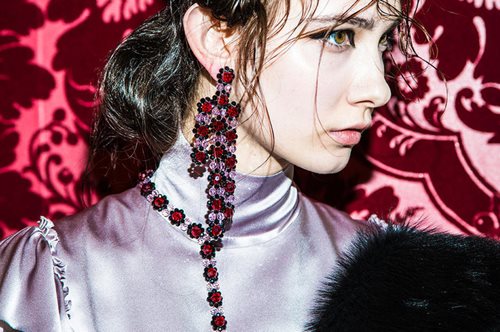 Αυτά είναι τα 5 πιο εντυπωσιακά κοσμήματα της νέας σεζόν από τις πασαρέλες σε Λονδίνο και Μιλάνο 