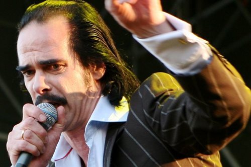 Επικό σχόλιο του Νικ Κέιβ σε τρολ: «Η αρνητική ενέργεια που παράγουμε τελικά επιστρέφει σε εμάς»