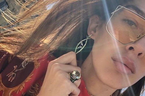 Είναι μοιραίο να ενδώσουμε όλες σε αυτή την τάση στα φθινοπωρινά κοσμήματα. Δεν την είχαμε προβλέψει