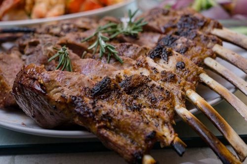Τα 10 καλύτερα στέκια για κρεατοφαγία την Τσικνοπέμπτη