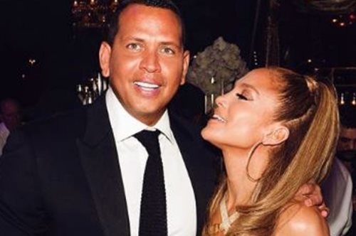 Οι εκπλήξεις, η τούρτα και το σούπερ χρυσό φόρεμα στο πάρτι των 50ων γενεθλίων της Τζένιφερ Λόπεζ 