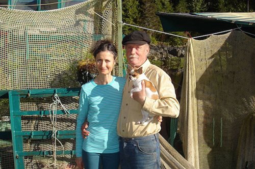 Το ζευγάρι που έχτισε ένα σπίτι-νησί πάνω σε πλατφόρμες έχει σήμερα απόλυτη αυτάρκεια