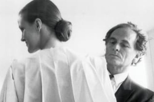 «Δε ντύνουμε τους ανθρώπους πια, τους γδύνουμε»: Η φουτουριστική επανάσταση του Pierre Cardin  