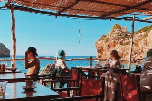 Τα δικαιώματά μας σε ταβέρνες, εστιατόρια, καφέ και μπαρ: Η λίστα του ΕΚΠΟΙΖΩ 