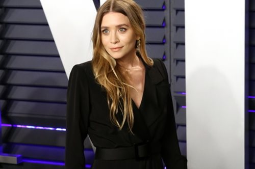 Το παντελόνι με πιέτες της Άσλει Όλσεν είναι πολύ πιο cool από όλα τα skinny τζιν του κόσμου 