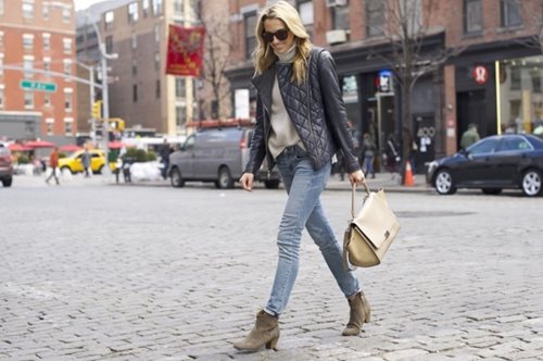 Θες να εφαρμόζει τέλεια το jean σου; Έχουμε 4 τρικς που θα σε βοηθήσουν να το πετύχεις