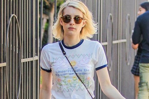 H Έμμα Ρόμπερτς φόρεσε κατακαλόκαιρο τα μοναδικά παπούτσια που δεν πρέπει να συνδυάσεις με σορτσάκι