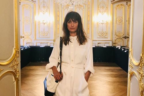 Τα 9 καλοκαιρινά κομμάτια που δεν λείπουν από την ντουλάπα μιας κομψής γυναίκας μετά τα σαράντα